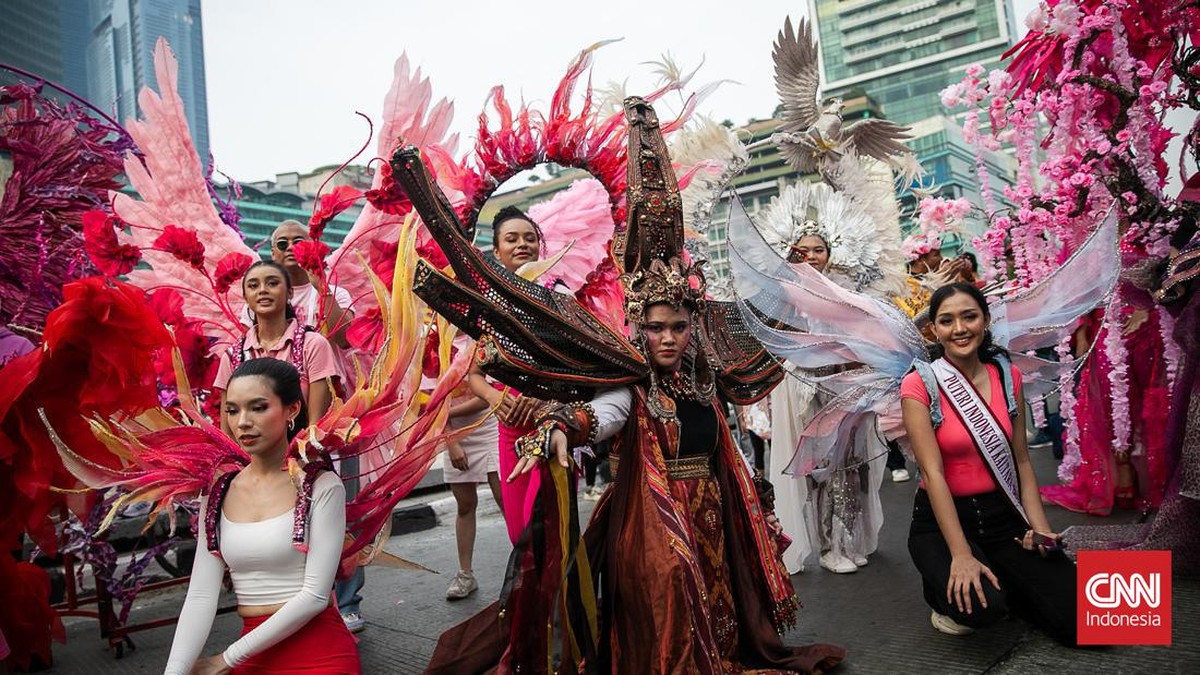 FOTO: Parade Hari Kanker Payudara Sedunia di area CFD Jakarta